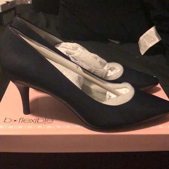 bandolino navy blue heels
